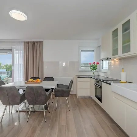 Апартаменты New With Sea View Esp *